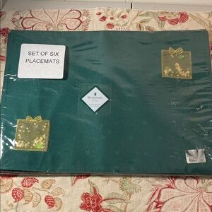 Waterford Xmas Fantasies Forest Green New Plastic Case Set 6 Linens Place Mats